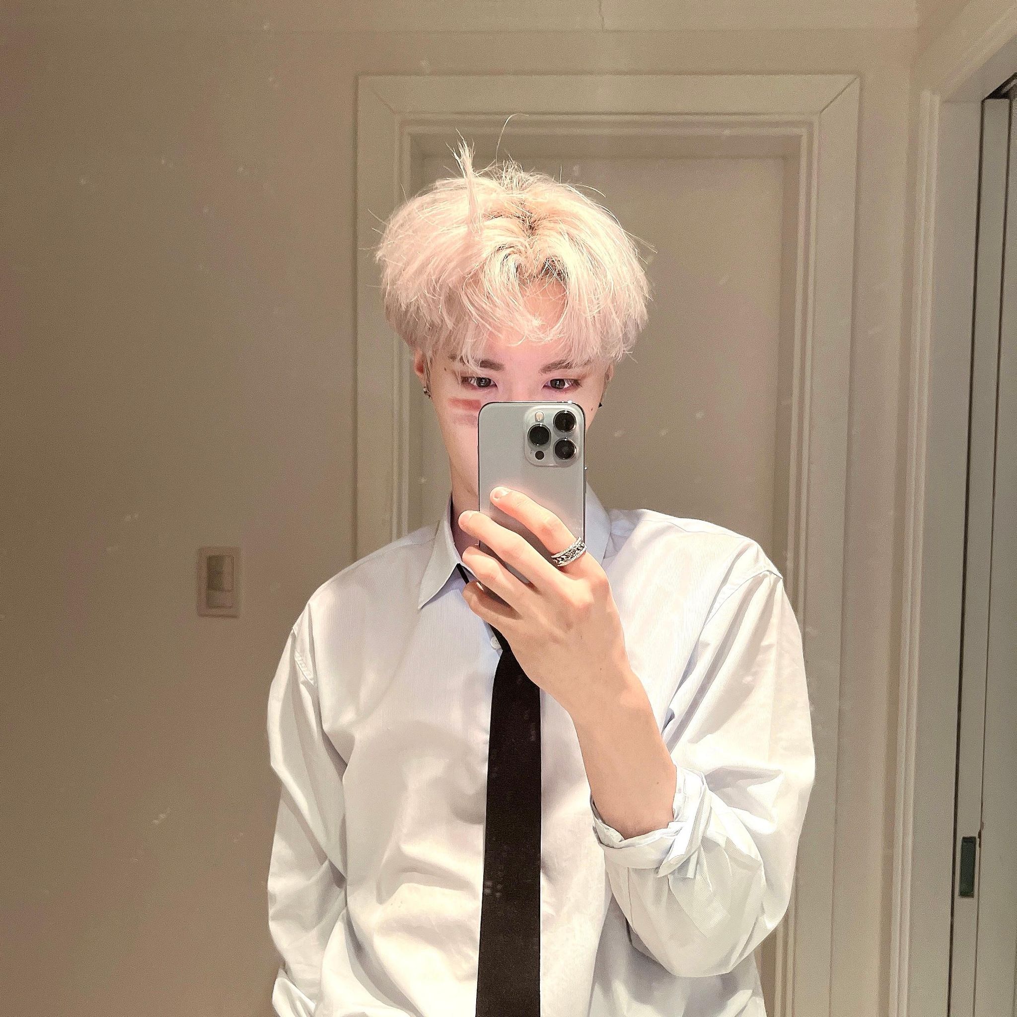 [잡담] 4세대 02년생 남돌중에 개슬린더 몸매에 비주얼 멤버 추천합니다 | 인스티즈