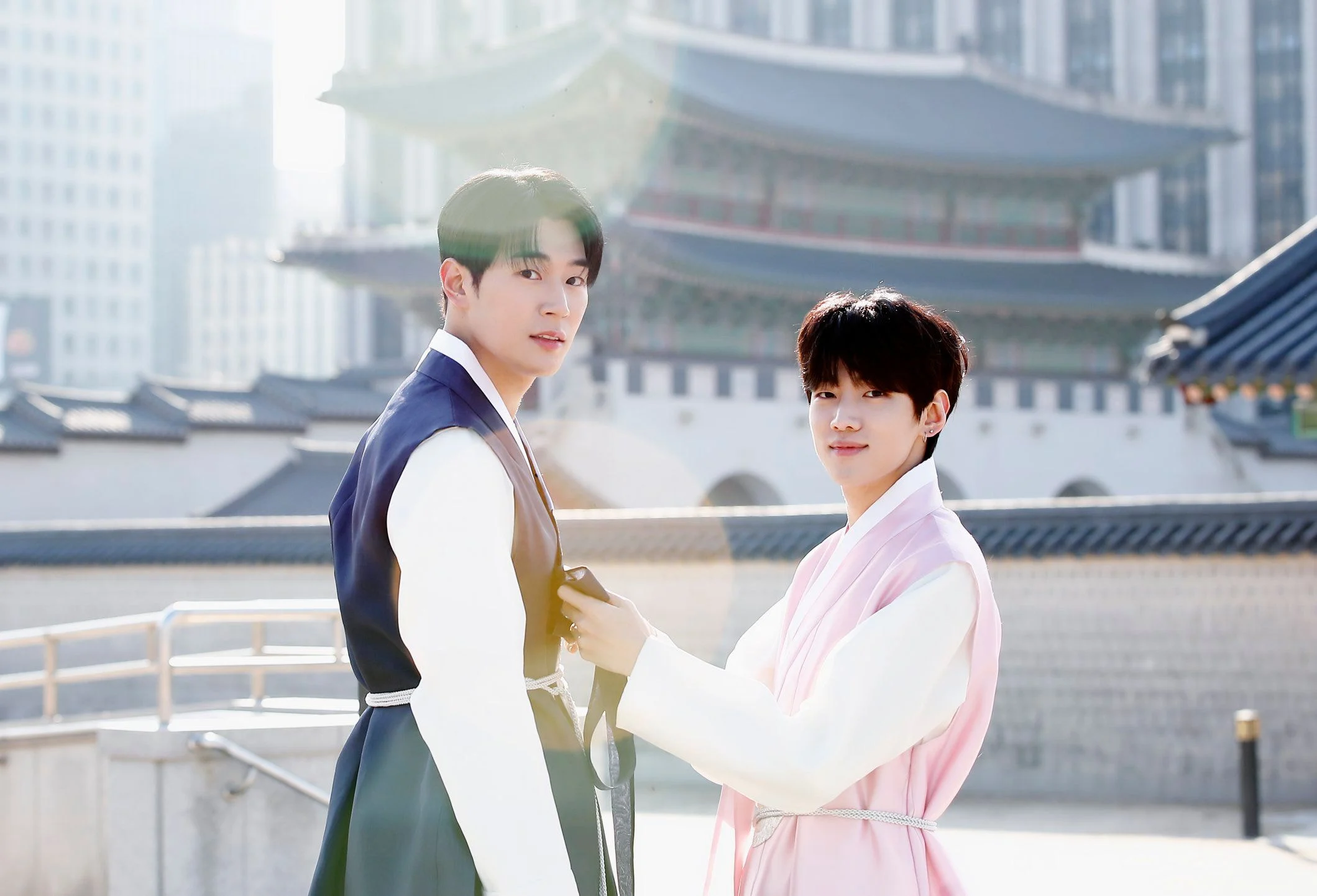 [잡담] 시에러 사진들중에 한복 인터뷰사진이 솔직히 젤이쁨 | 인스티즈