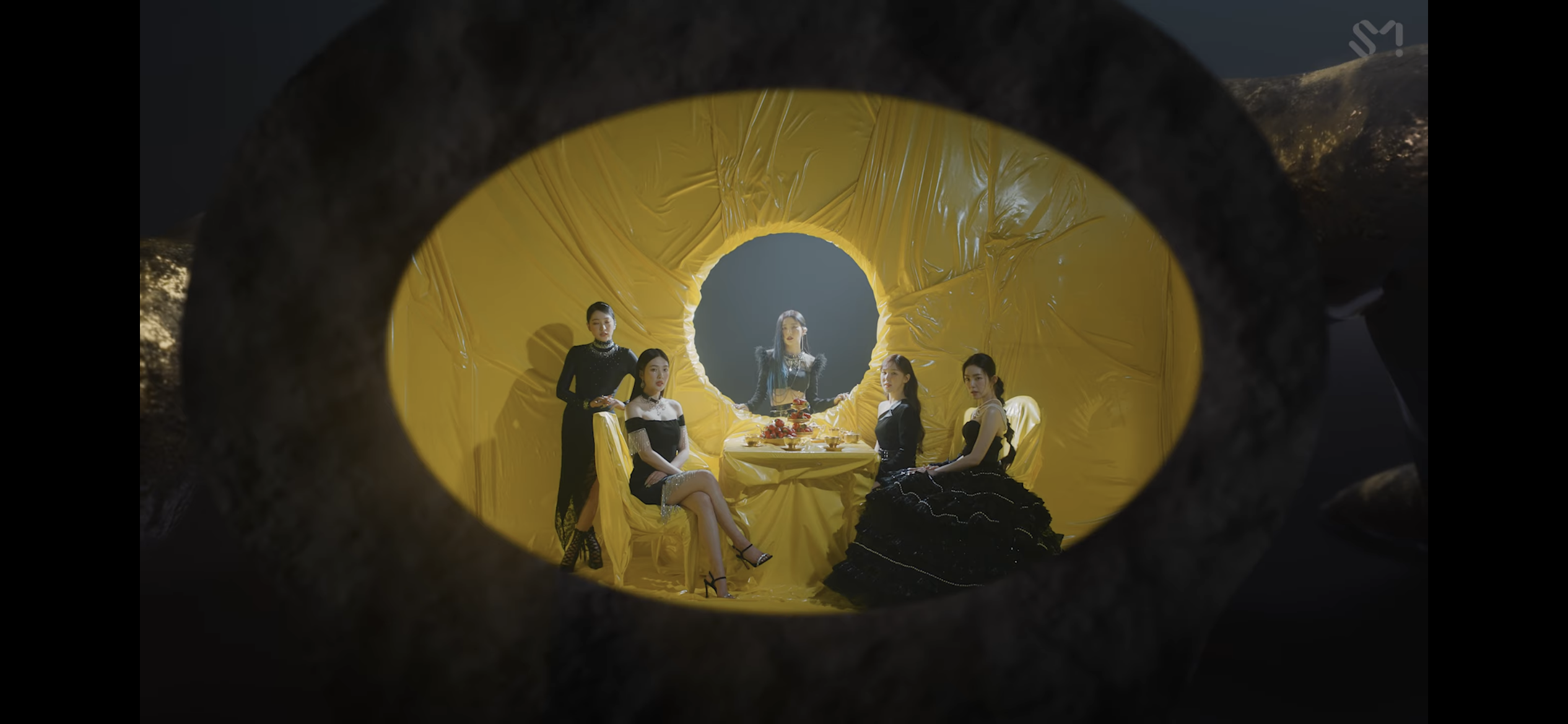 [잡담] 무리인거 아는데 레벨 드레스 착장 입고 무대 해줬으면 좋겠다 | 인스티즈