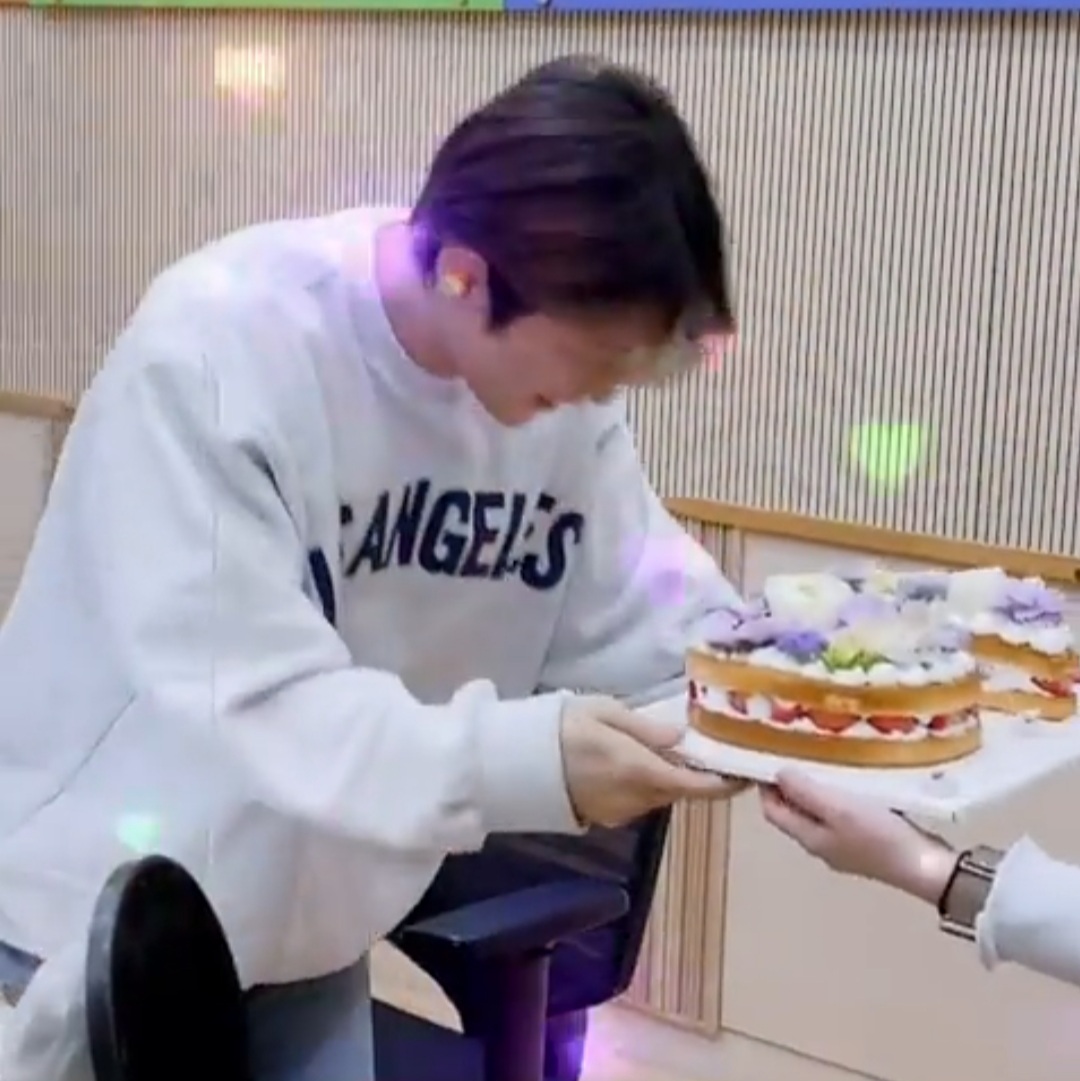 [잡담] 키스더라디오에서 비투비 10주년이라고 | 인스티즈