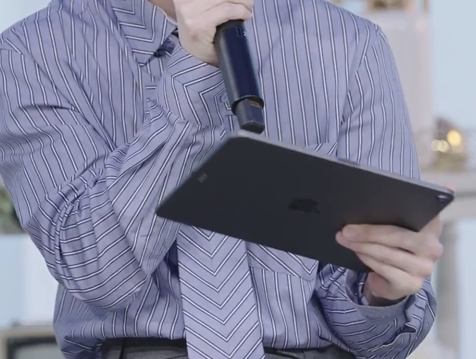 [잡담] 아까 양요섭 네이버나우에서 패드 한손으로 들었는데 손 진짜 큰가봐 | 인스티즈