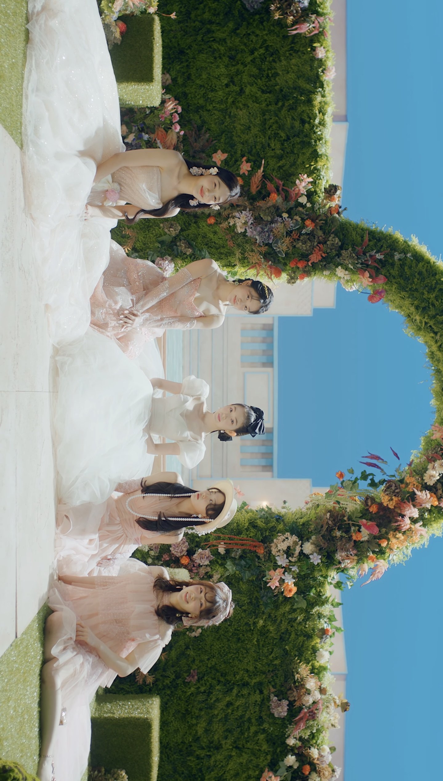 [잡담] 요즘 로판웹툰 많이봐서 레드벨벳 뮤비보면 너무 즐거움🥹💐 | 인스티즈