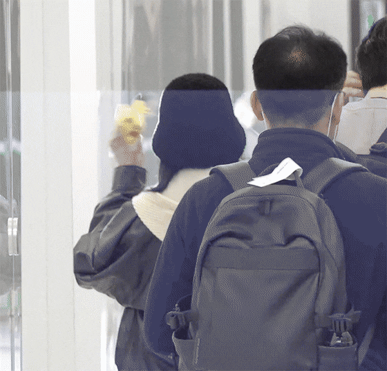 [잡담] 피카츄 흔들면서 인사해주는 아이유 너무 | 인스티즈