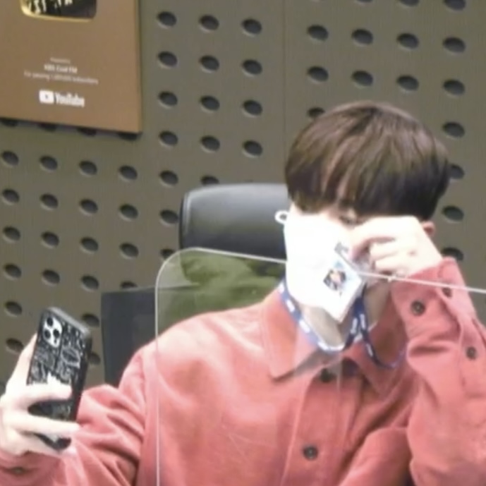 [잡담] 사원증 나왔다고 자랑하는 이기광 귀여움 | 인스티즈