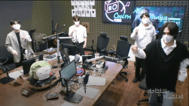 [잡담] 드디어 내일 하이라이트 음방 첫 방 ! | 인스티즈