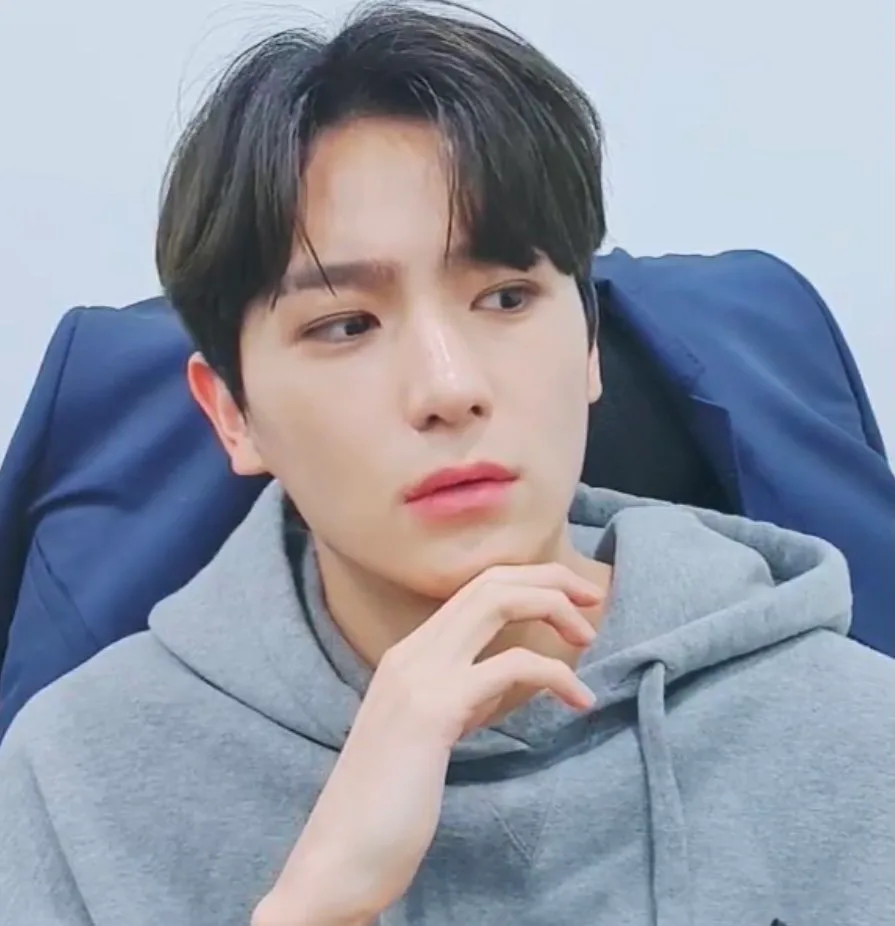 [잡담] 이재현 얼굴 진짜 어떻게 이래? | 인스티즈