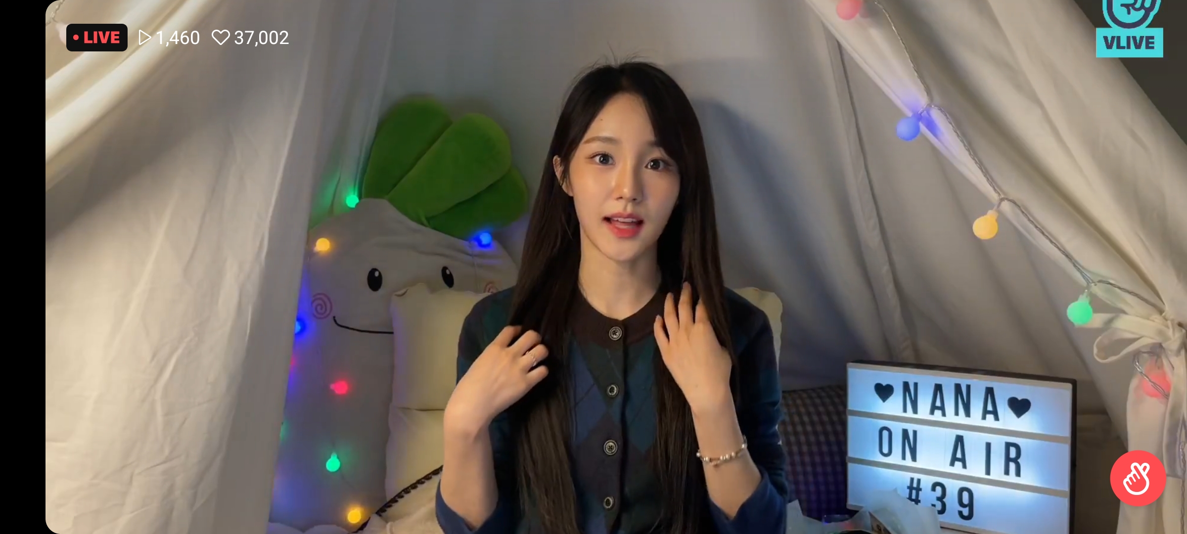 [OnAir] 우아 나나 브이앱하는데 진짜 짱예쁨 | 인스티즈