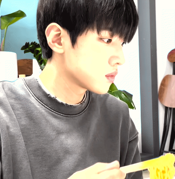 [잡담] 재찬이 이짤 진심 이유는 모르겠는데 제일좋음 | 인스티즈