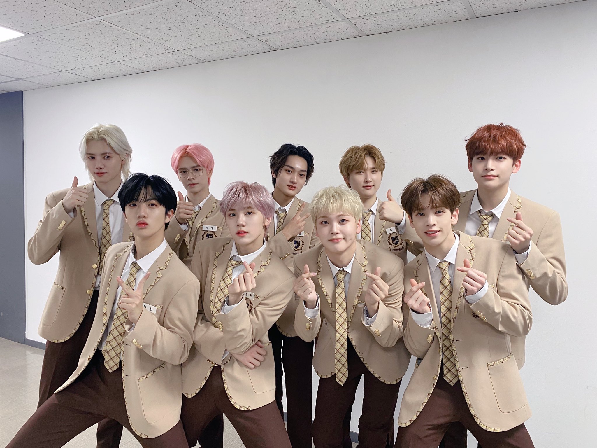 [잡담] 크래비티 이번 코디 ㄹㅇ 미쳤어 (자랑글맞습니다 | 인스티즈