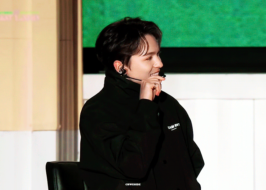 [잡담] 벌떡 일어나 덤덤(yes 니머리꼭대기에서춤춰) 추는 버논 | 인스티즈