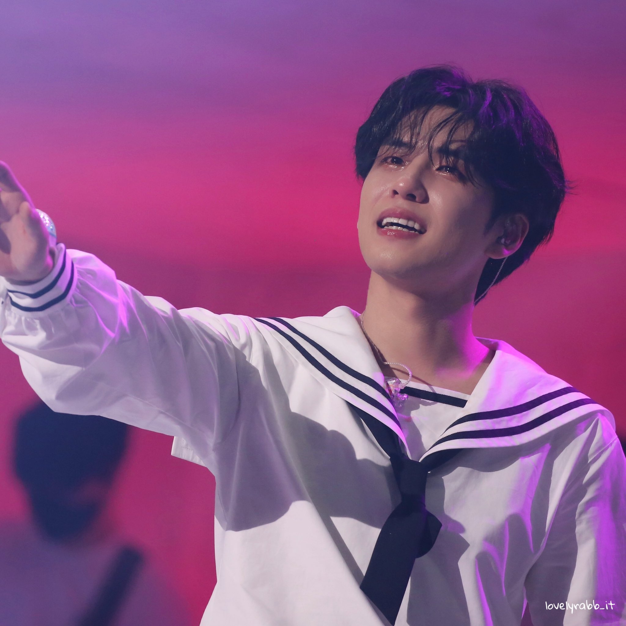 [잡담] 원필 어제 콘서트 사진들 그냥 하염없이 보는중.. | 인스티즈