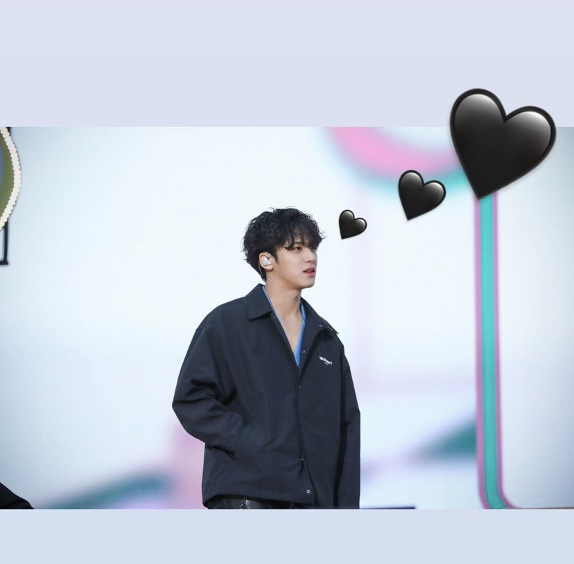 [잡담] 이 깜띡 강아지 어쩔 거야🖤🖤🖤 | 인스티즈