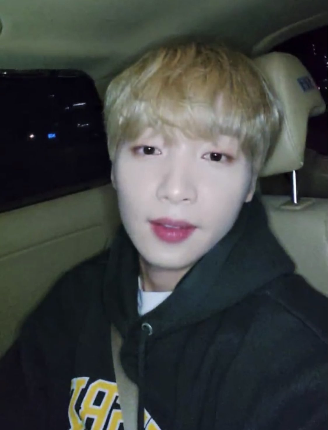 [잡담] 정세운 얘들아 탈색했다고 매직베이지했대 | 인스티즈