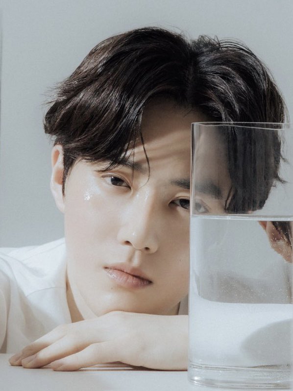 [잡담] 얘들아 엑소 수호 입대전 앨범 VS 전역후 앨범 얼굴 봐 | 인스티즈