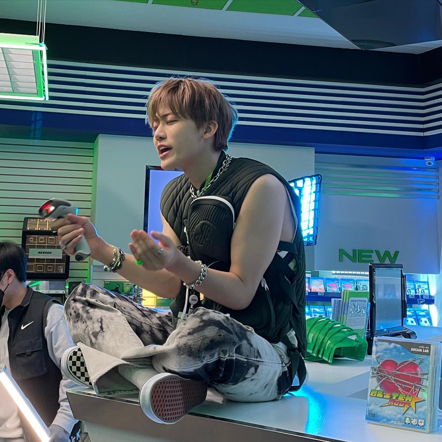 [잡담] 재민이 팔근육 사진 보니까 큰방에서 봤던 근육 글 생각난다 | 인스티즈