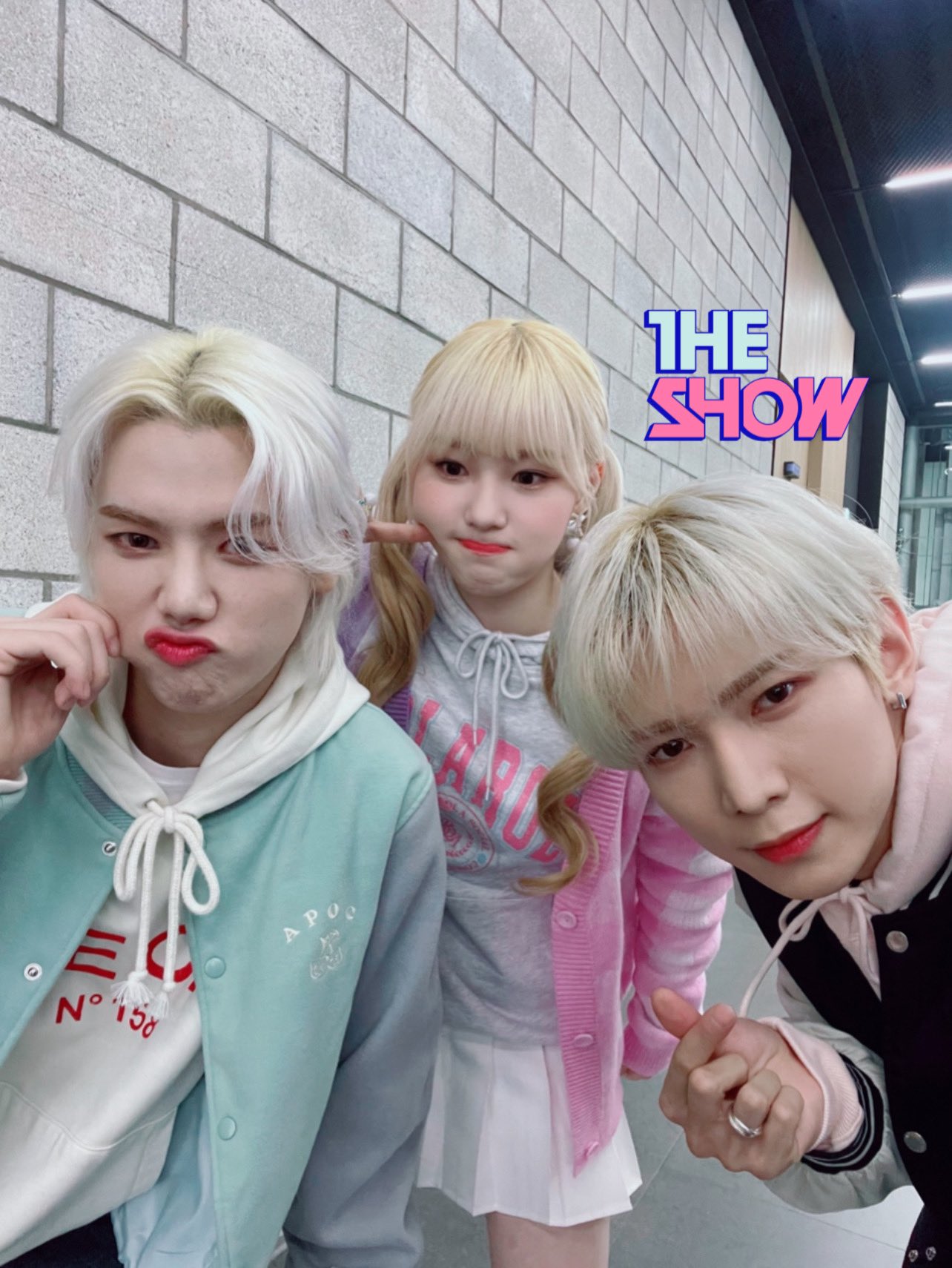 [잡담] 더쇼 엠씨들 진짜 개귀엽다 진짜 말랑강쥐들임... (feat. 올금발) | 인스티즈