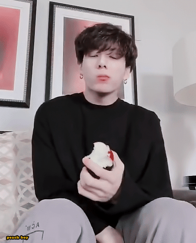 [잡담] 그저 정국이 사과를 먹는 모습 | 인스티즈