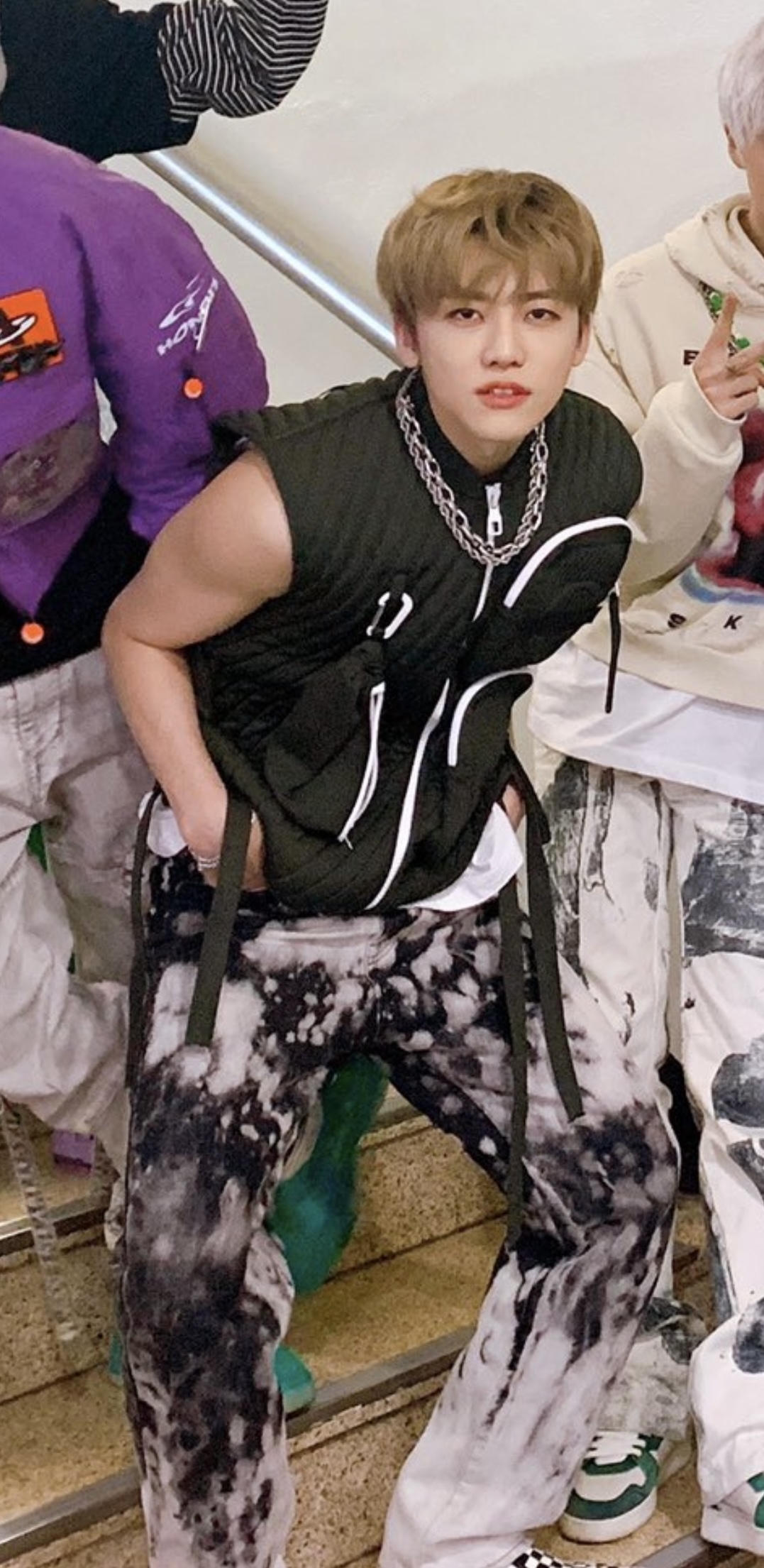 [잡담] 재민군 이 사진... "가방 닫고 다니는 게 좋아~" 할 거 같음 | 인스티즈