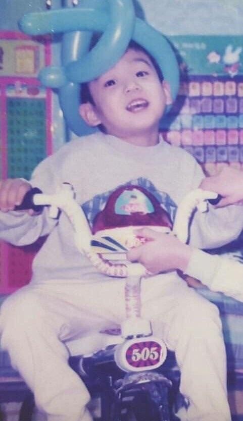 [잡담] 방탄 정국 어릴 때랑 지금이랑 진짜 똑같이 생김 | 인스티즈