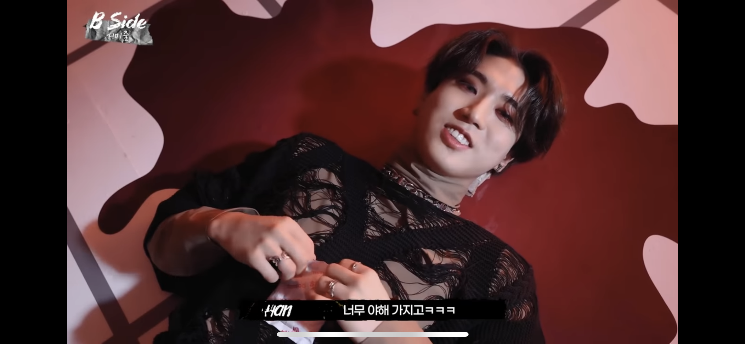 [잡담] 한지성한테 누가 이런 옷 입히자고 했을까? | 인스티즈