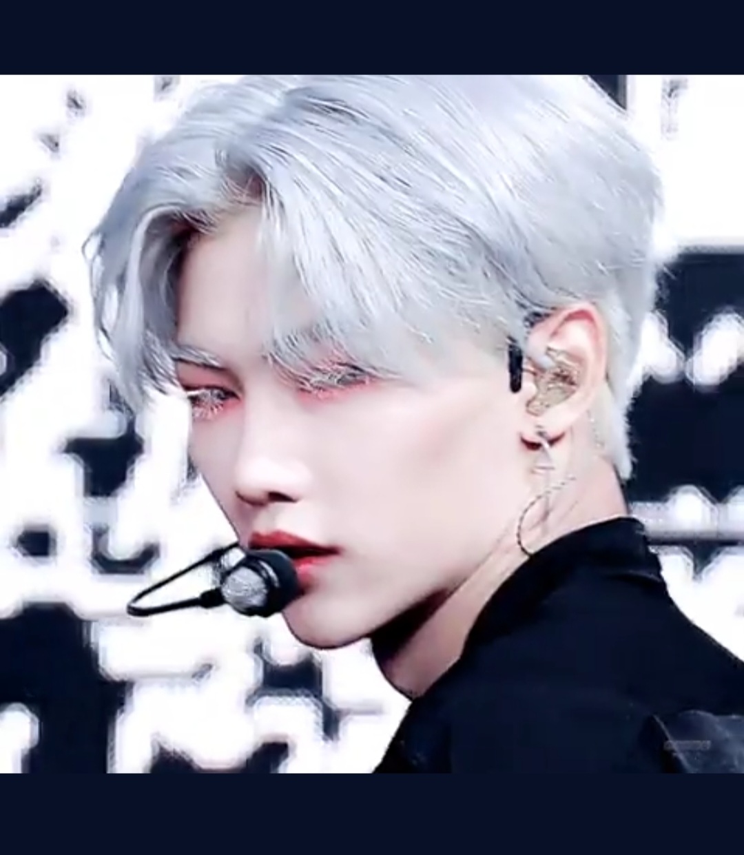 [잡담] 이거 필릭스 흰 마스카라 한 거 어느 무대야?? | 인스티즈