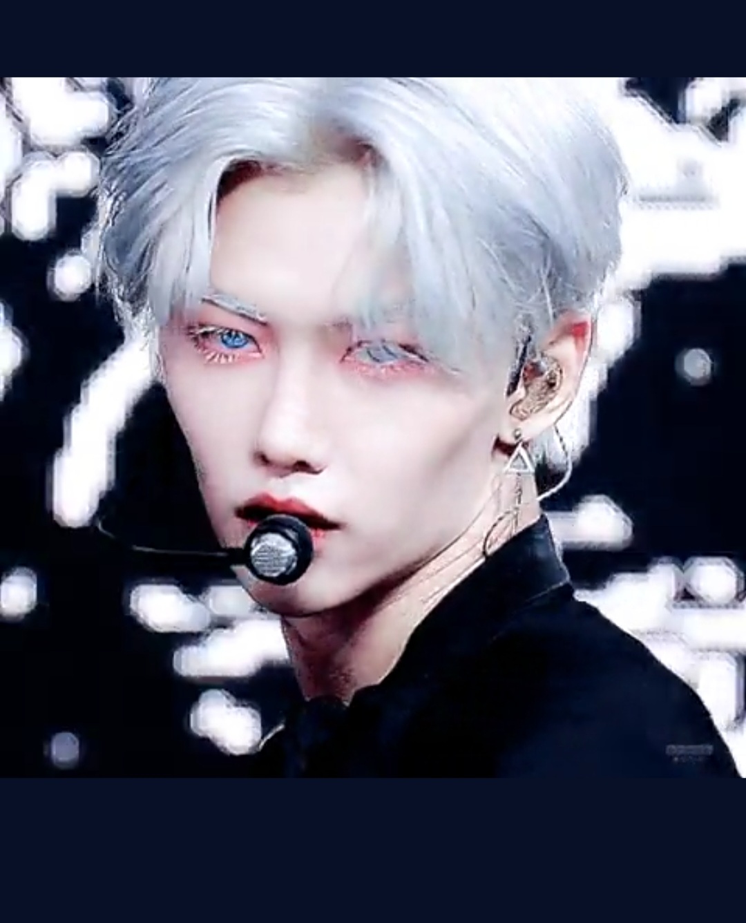 [잡담] 이거 필릭스 흰 마스카라 한 거 어느 무대야?? | 인스티즈