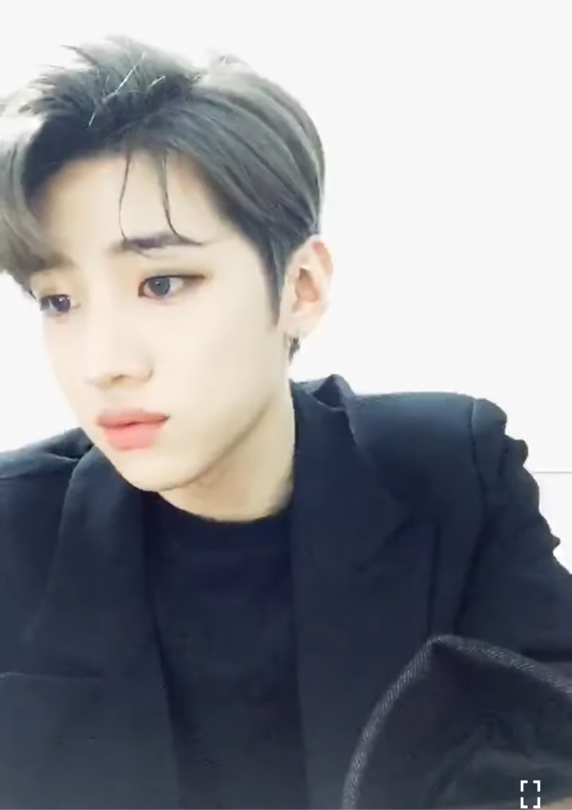 [잡담] 재찬이 이 날 진짜 레전드로 이쁘다 | 인스티즈