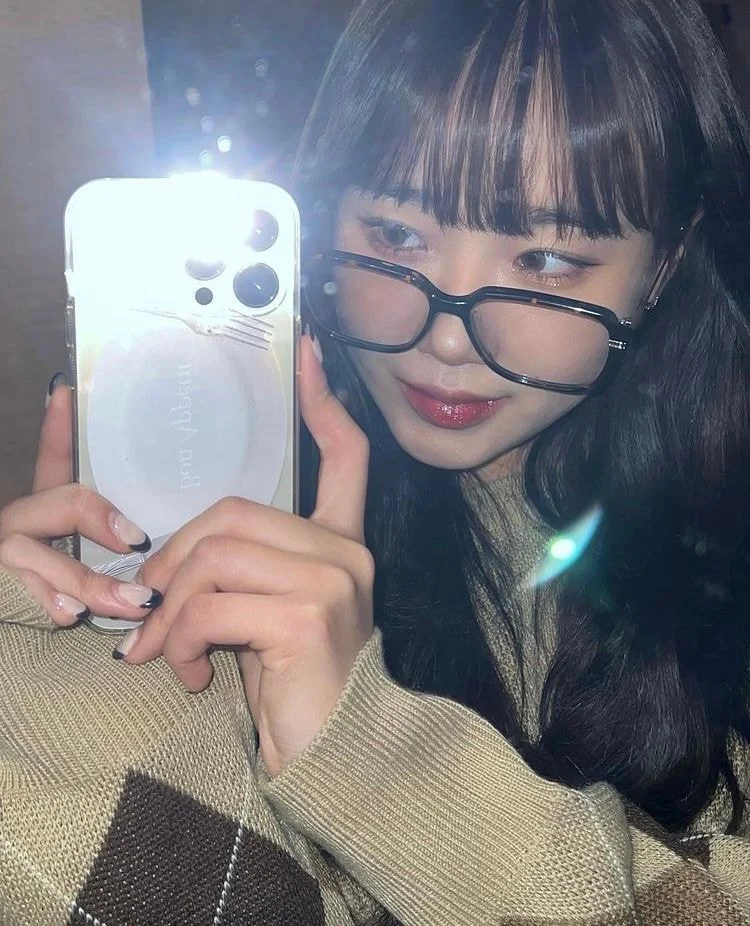 [잡담] 안경이 참 잘 어울리는 위키미키 유정이 👓 | 인스티즈