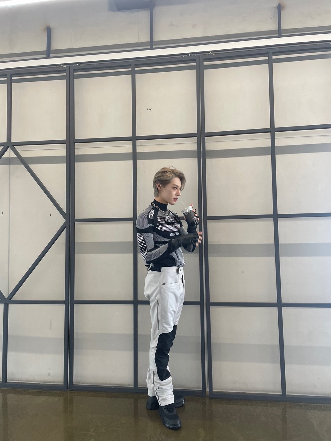 [잡담] 어깨 딱 맞는 옷 입을때마다 넘 좋아 | 인스티즈