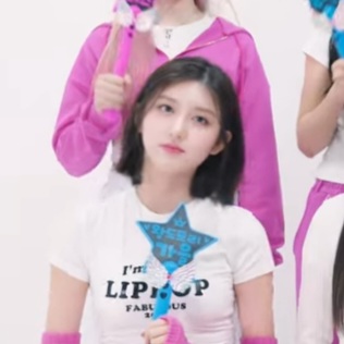 [잡담] 아이브 가을 가르마 이게 더 낫다 | 인스티즈