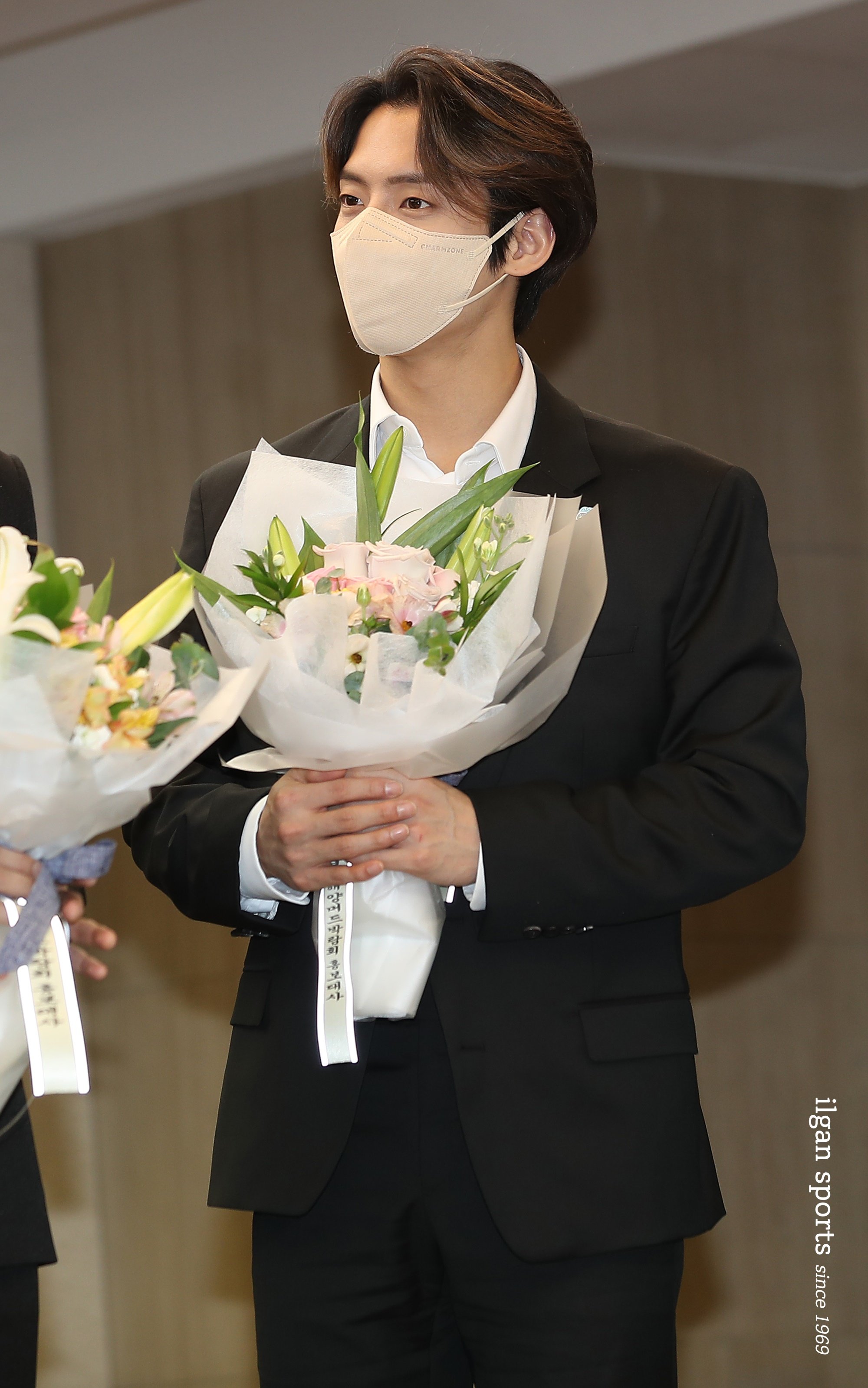 [잡담] 이민혁..........오늘 결혼식 하객같음 | 인스티즈