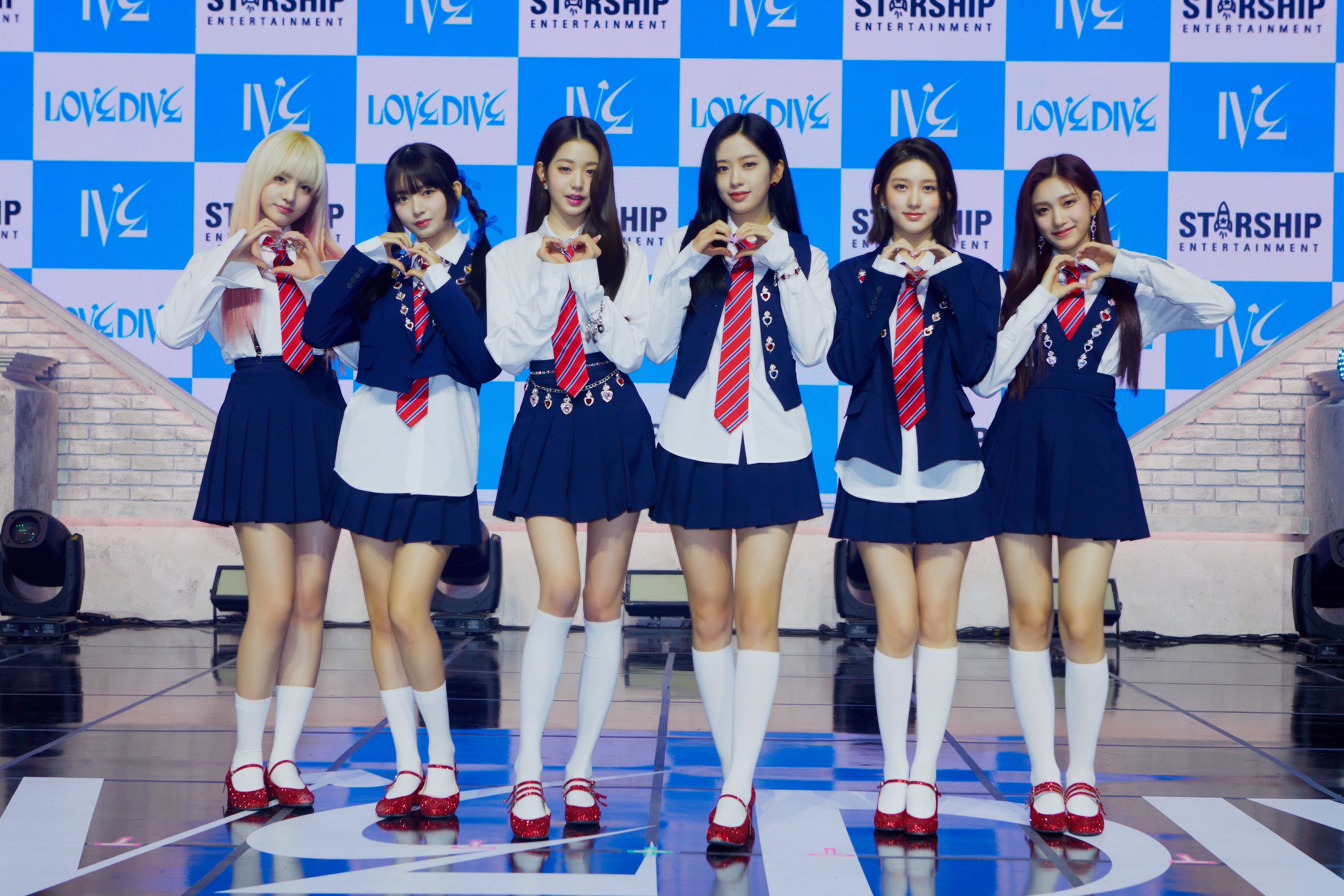 [잡담] 최근 본 여돌 교복 착장 중에 제일 마음에 드는 코디.. | 인스티즈