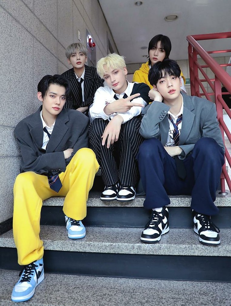 [잡담] 유명하다는 인기가요 계단이 여기가 아니었음;ㅋㅋ (ㅈㅇ 투바투 | 인스티즈