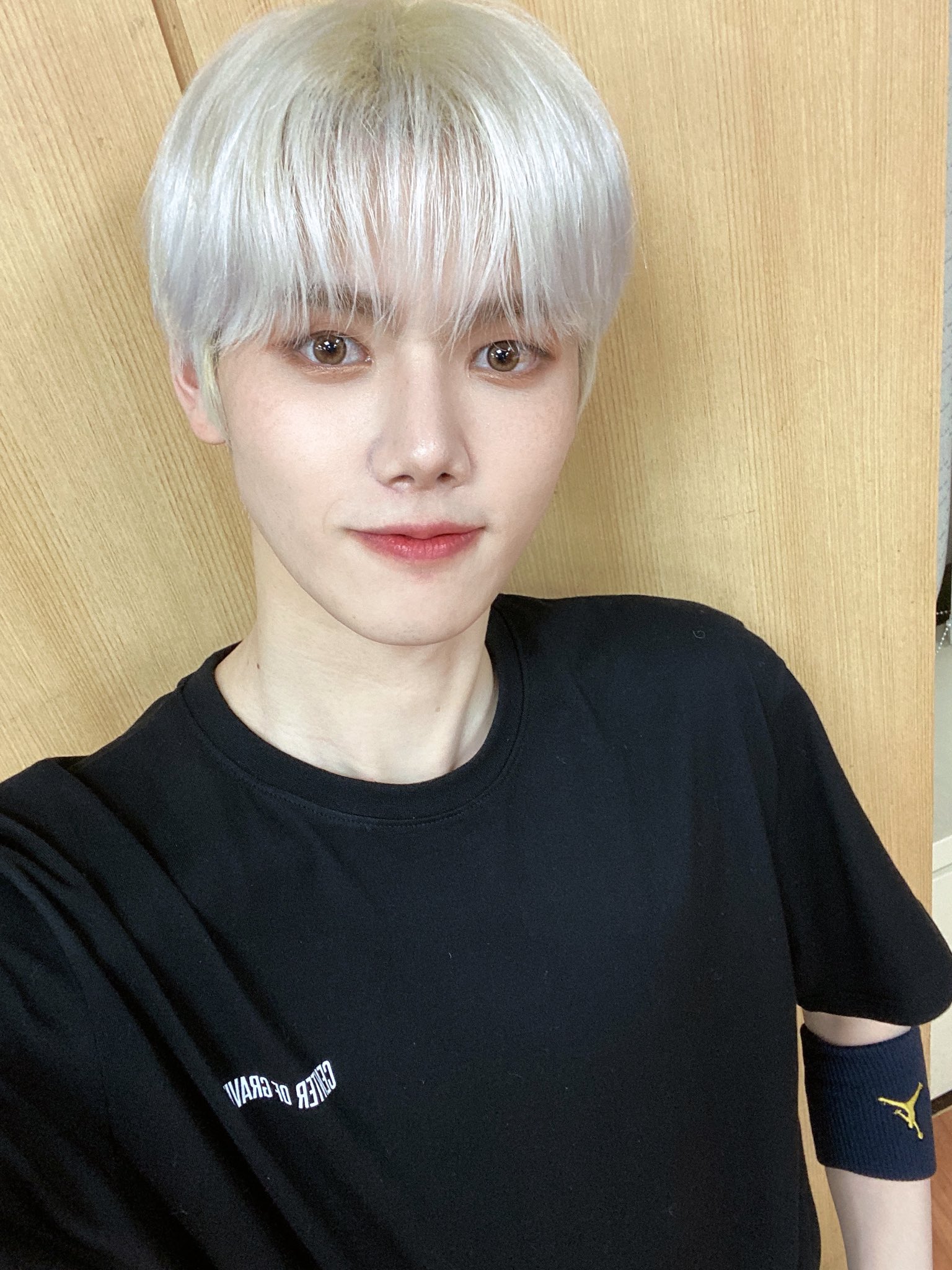 [잡담] 컨버스하이신고 양말 바짝 올려 신었는데 종아리 겁내 남음 | 인스티즈