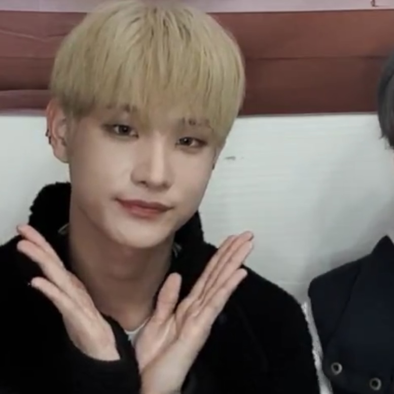 [OnAir] 이렇게 귀여운앤데 프로필을 그렇게 찍어놓다니.... | 인스티즈