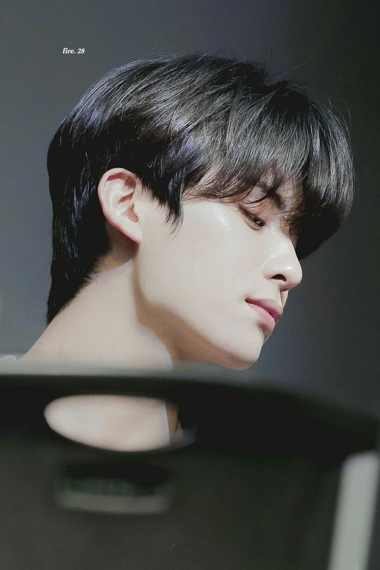 [잡담] 솔직히... 이 얼굴은 보험 넣어줘야 하는거 아니야? | 인스티즈