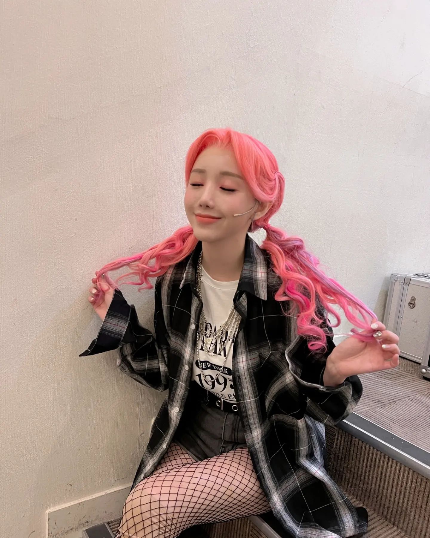 [잡담] 케이 핑크색 가발 쓴거 생각보다 잘어울려 | 인스티즈