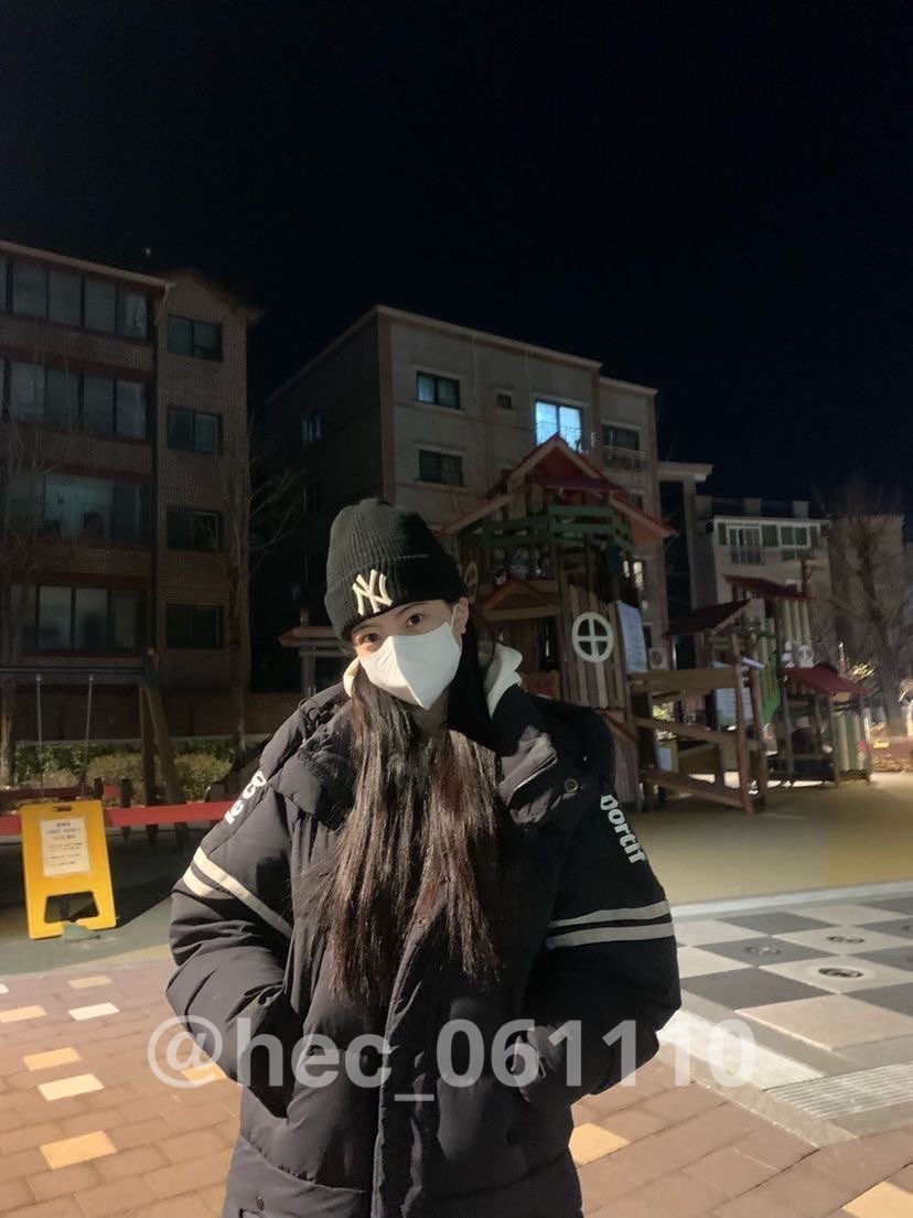 [잡담] 르세라핌 막내 06 홍은채 과사 쏟아지는 중 초딩 때 전교회장하고 성격도 진짜 좋고 이뻐서 인기 많았대 | 인스티즈