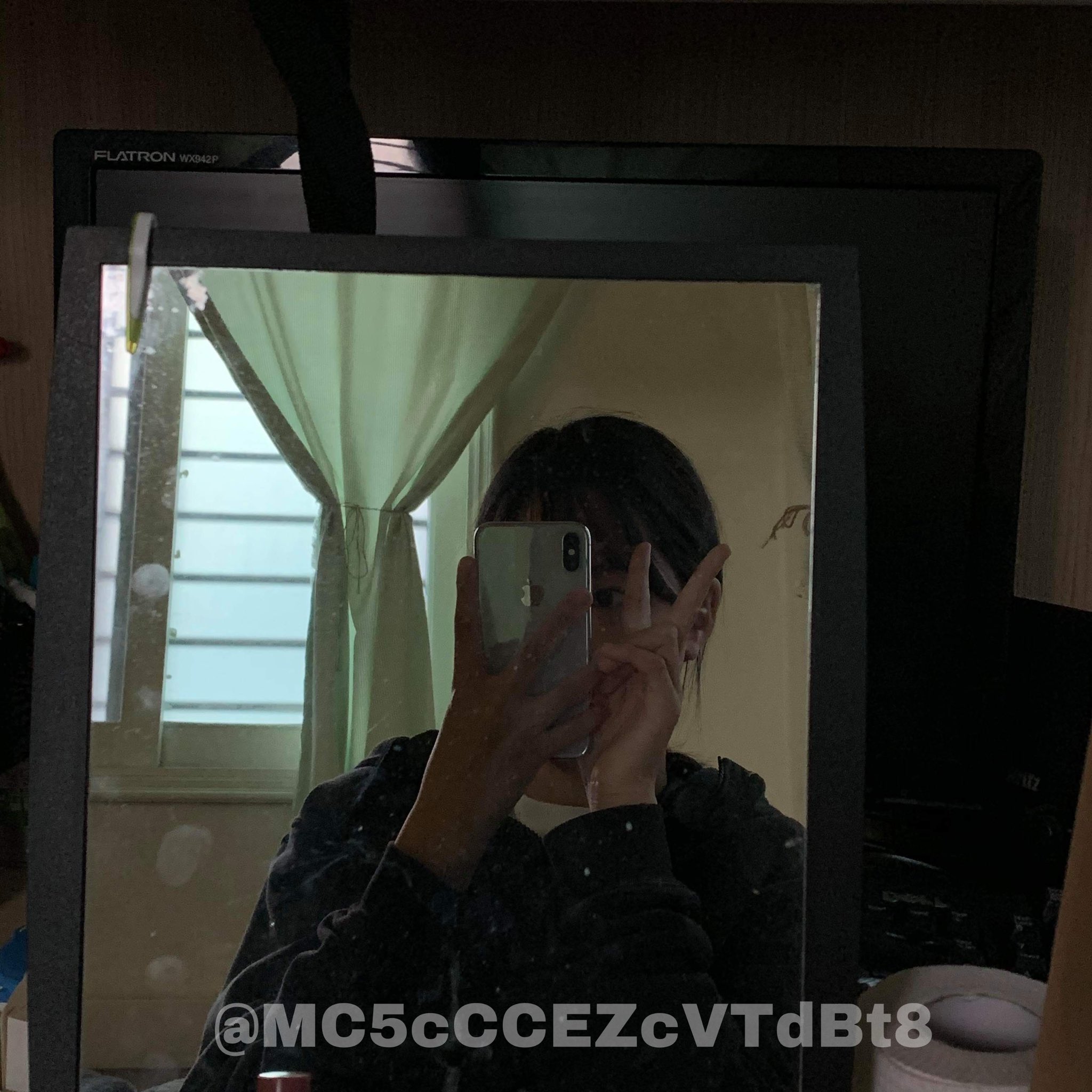 [잡담] 르세라핌 막내 과거사진 떴는데 이런스타일이 딱 요새중딩임.. | 인스티즈