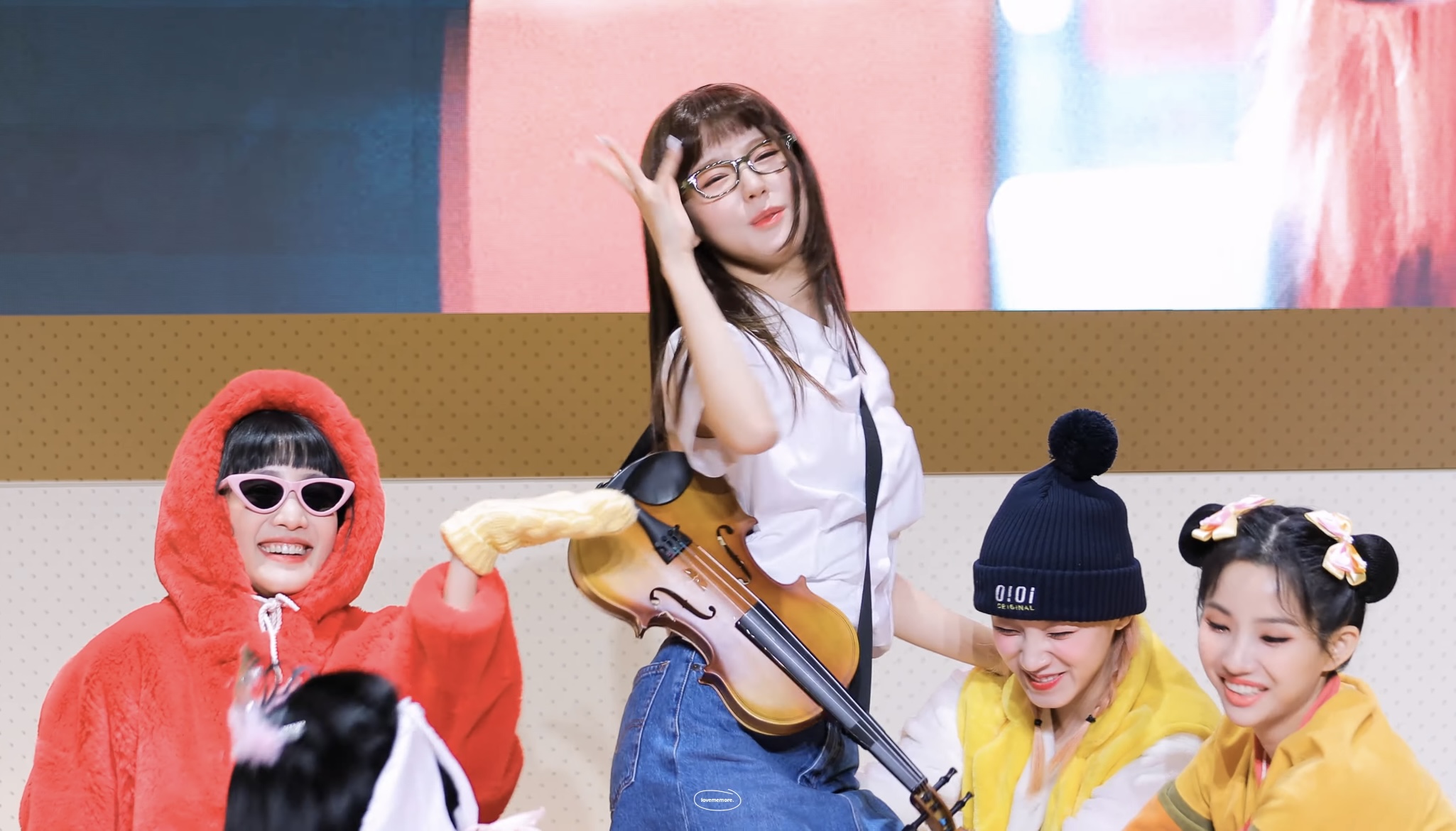 [잡담] 아 나 마이백 팬싸버전 직캠보는데 민니 진짜 개신나보임 | 인스티즈