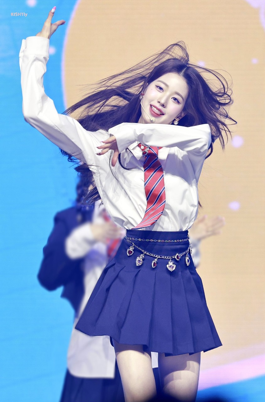 [잡담] 최근 본 여돌 교복 착장 중에 제일 마음에 드는 코디.. | 인스티즈