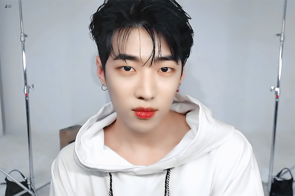 [잡담] 재찬이 얼굴 무슨일...? | 인스티즈