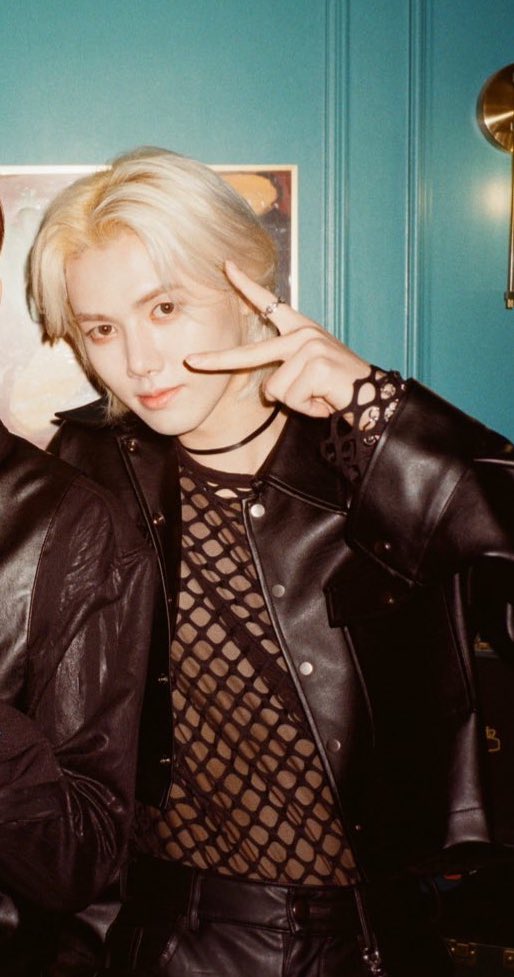 [잡담] 이런 옷 입고 강남에서 혼밥 가능? | 인스티즈