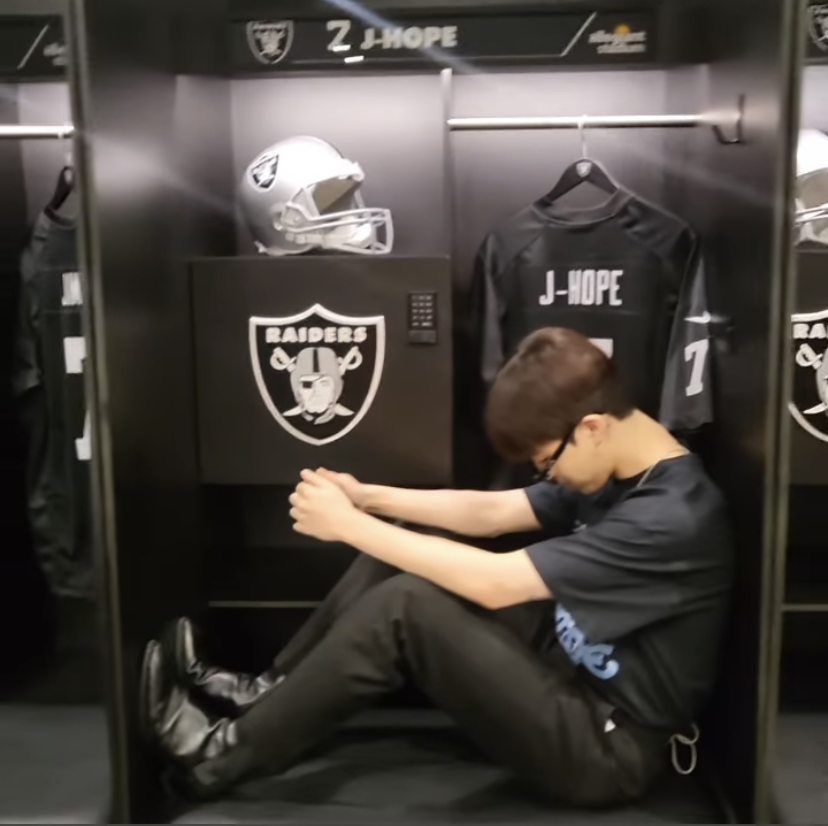 [잡담] 오늘도 어김없이 형아조아맨들한테 치댐 당하는 제이홉 | 인스티즈