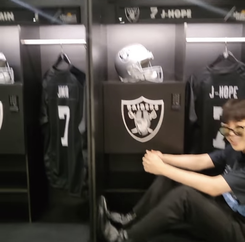 [잡담] 오늘도 어김없이 형아조아맨들한테 치댐 당하는 제이홉 | 인스티즈