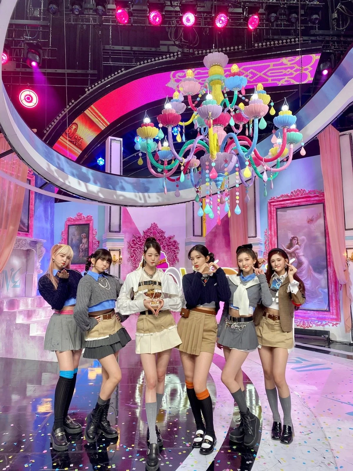 [잡담] 장원영 비율 미친 것 같음 얼굴 크기봐 | 인스티즈