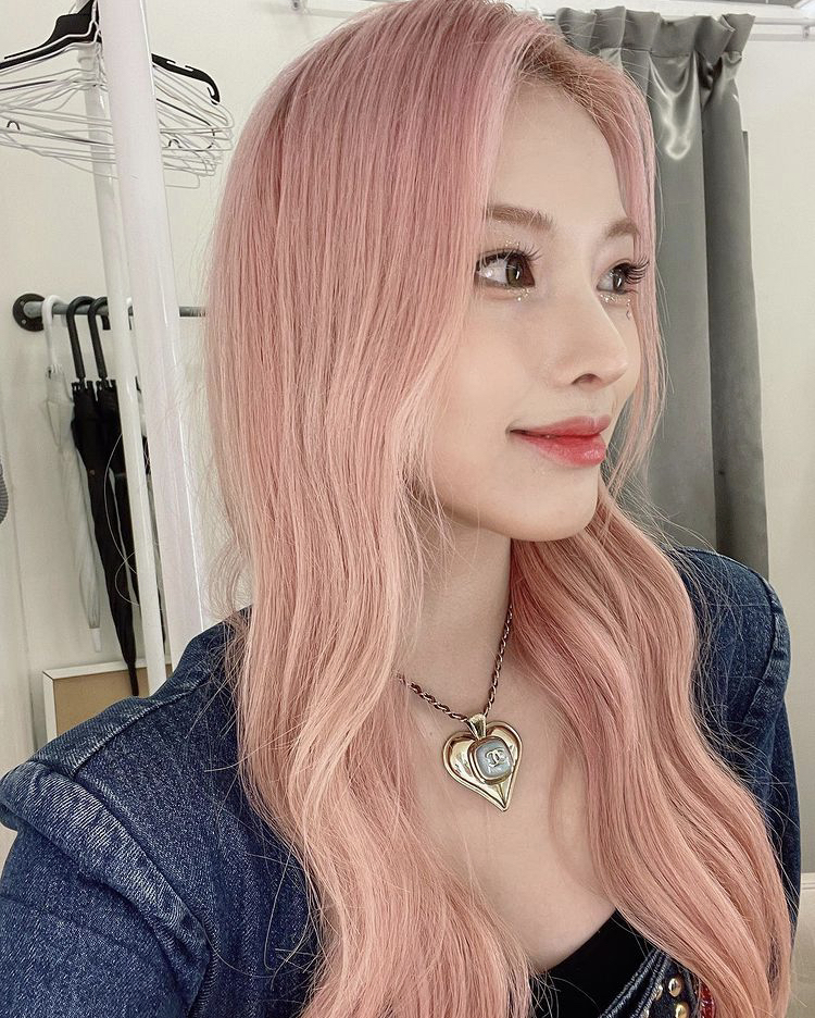 [잡담] 옆모습이 엄청 예쁜 여돌 | 인스티즈