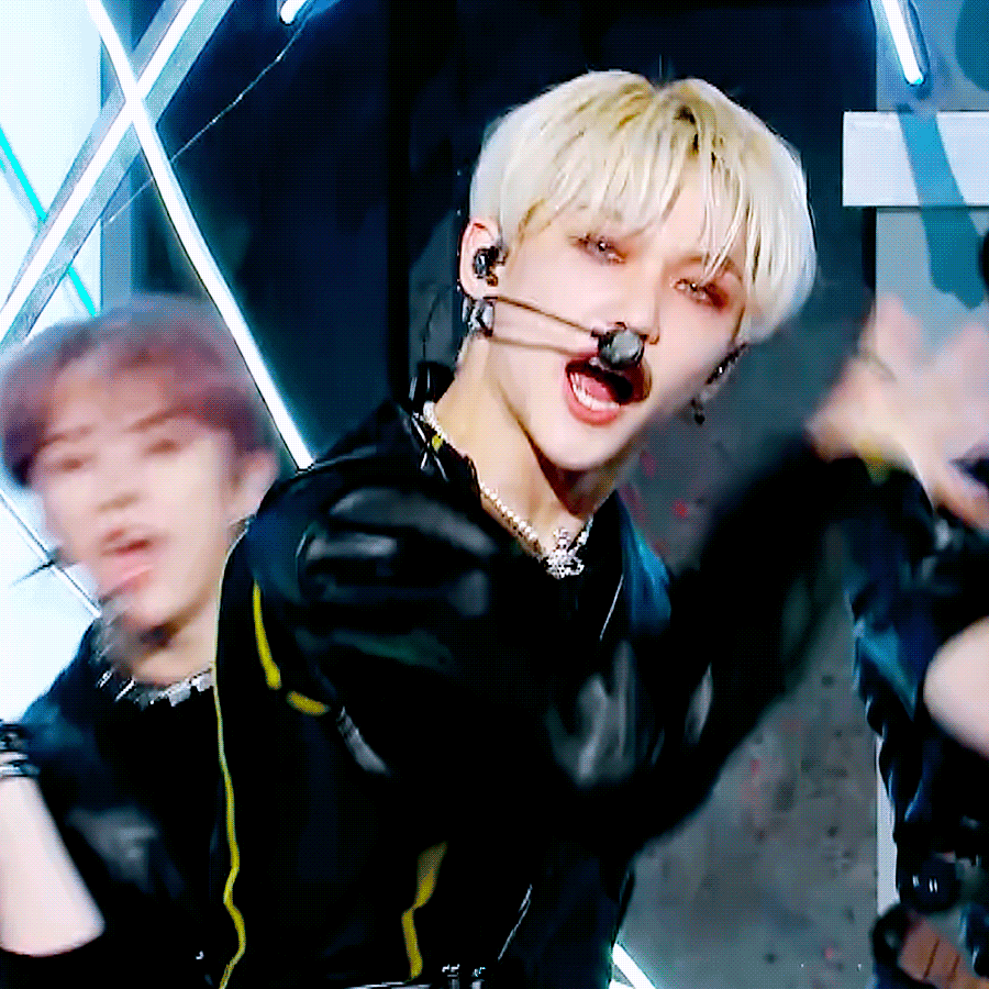 [잡담] 용복이 빨리 흑발로 화보든 뭐든 하나 찍었으면 좋겠어 | 인스티즈