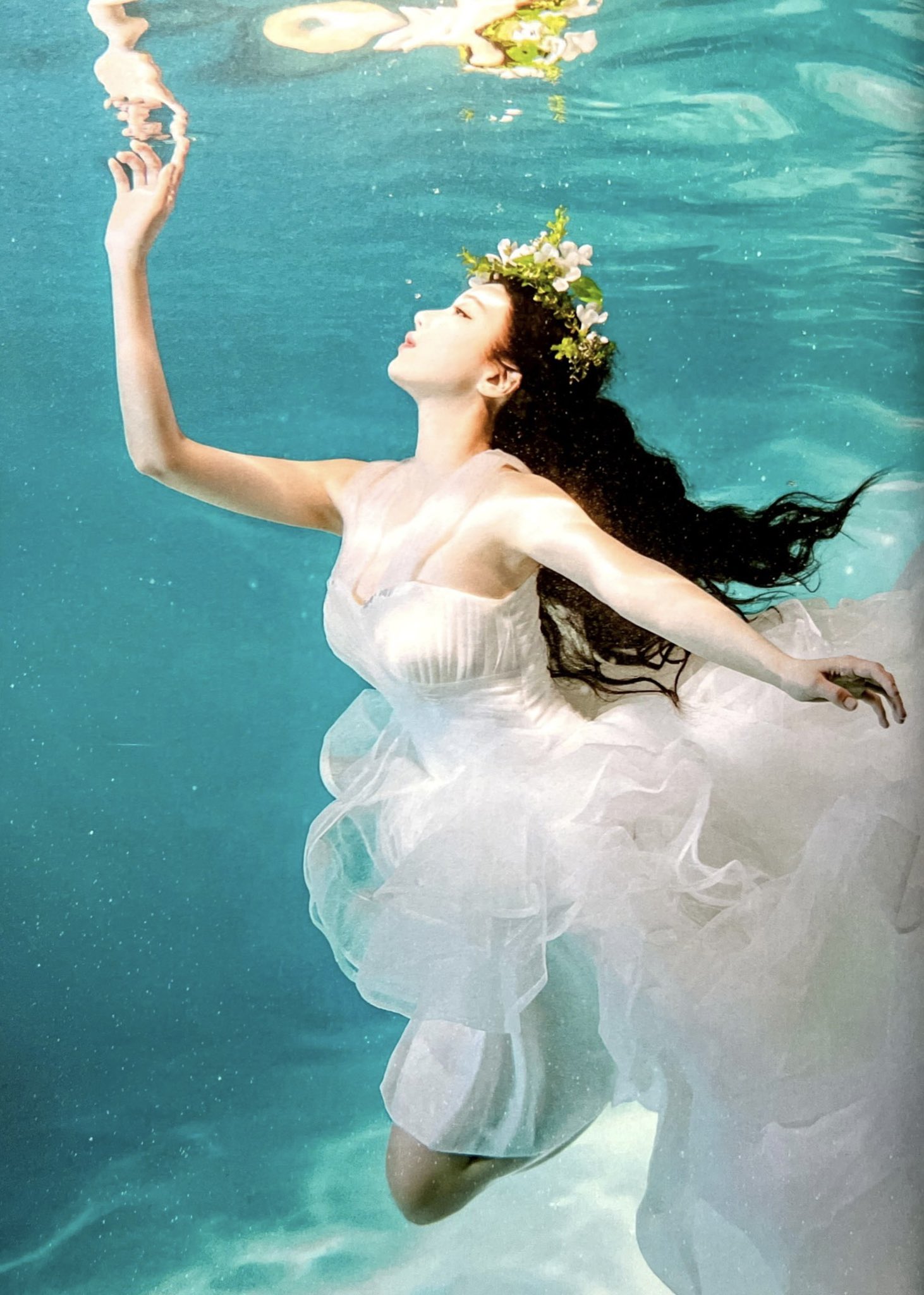 [잡담] 와..은비 앨범 스캔본 ㄹㅇ 무슨 명화같다.. | 인스티즈