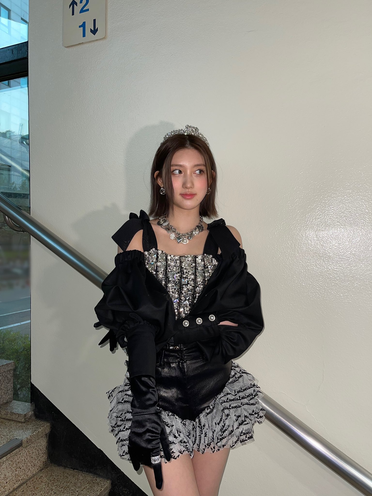 [잡담] 아이돌 무대의상이랑 화장 진짜 화려하구나 | 인스티즈